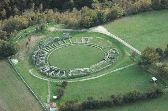 Resti dell'area archeologica romana di Grumentum
